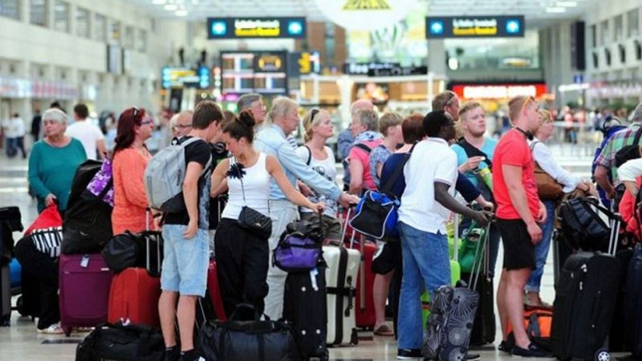Türkiye’ye gelen turist sayısı Temmuz’da yüzde 5 geriledi